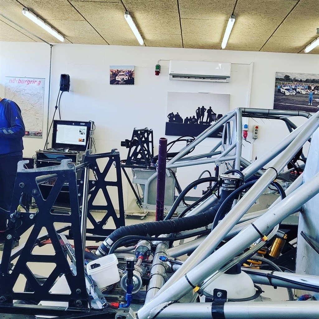 Bilerne bliver helt klar til den nye sæson
(Foto: Nymark Racing)
